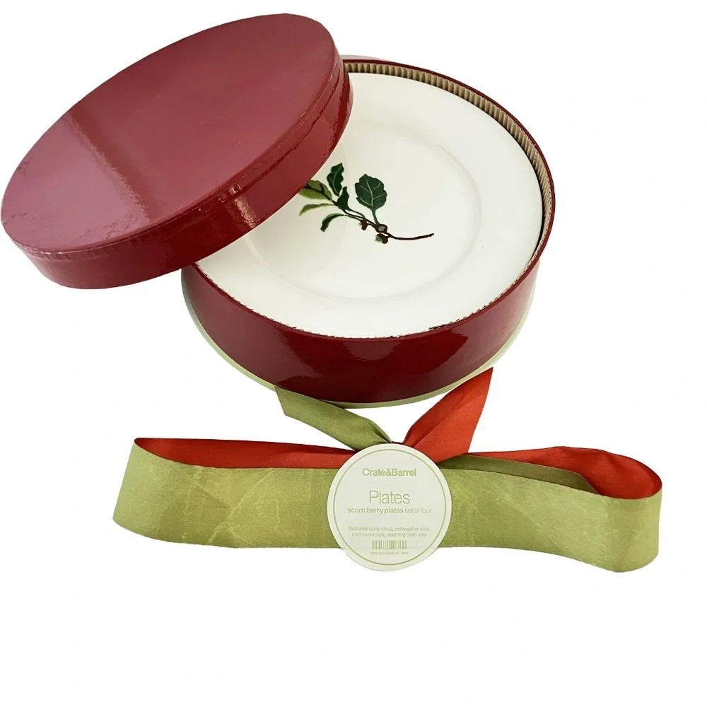 Acorn Berry Plates Set of Four from Crate & Barrel Fine Bone China RARE xmas S/4
